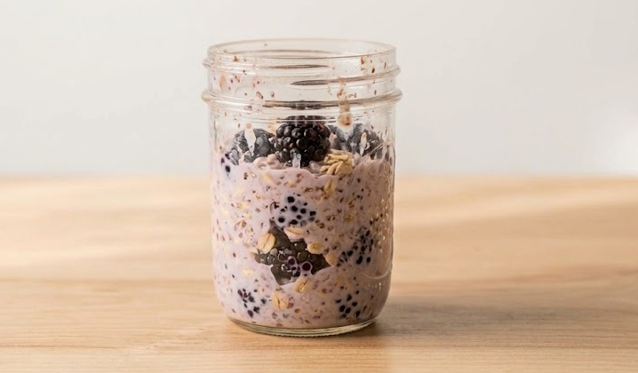Lemon Berry Overnight Oats